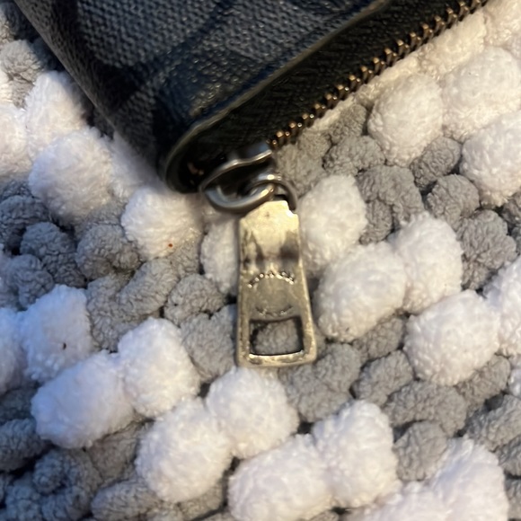 Coach Black and Dark Gray Mono zipper Wallet! - Picture 5 of 9